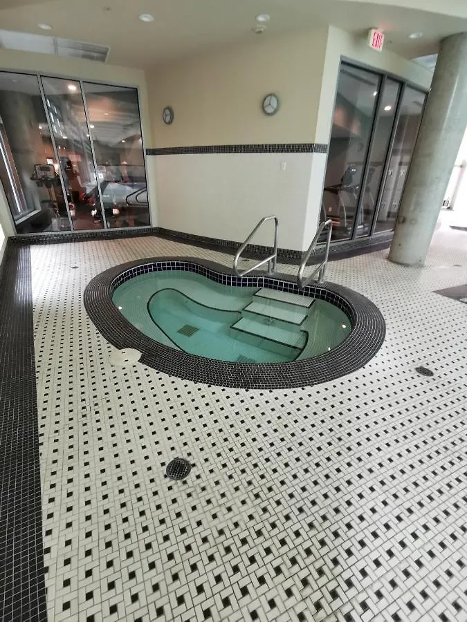 Gardenview Modern Condo With Parking, Gym, Pool, Ac Vancouver Apartment