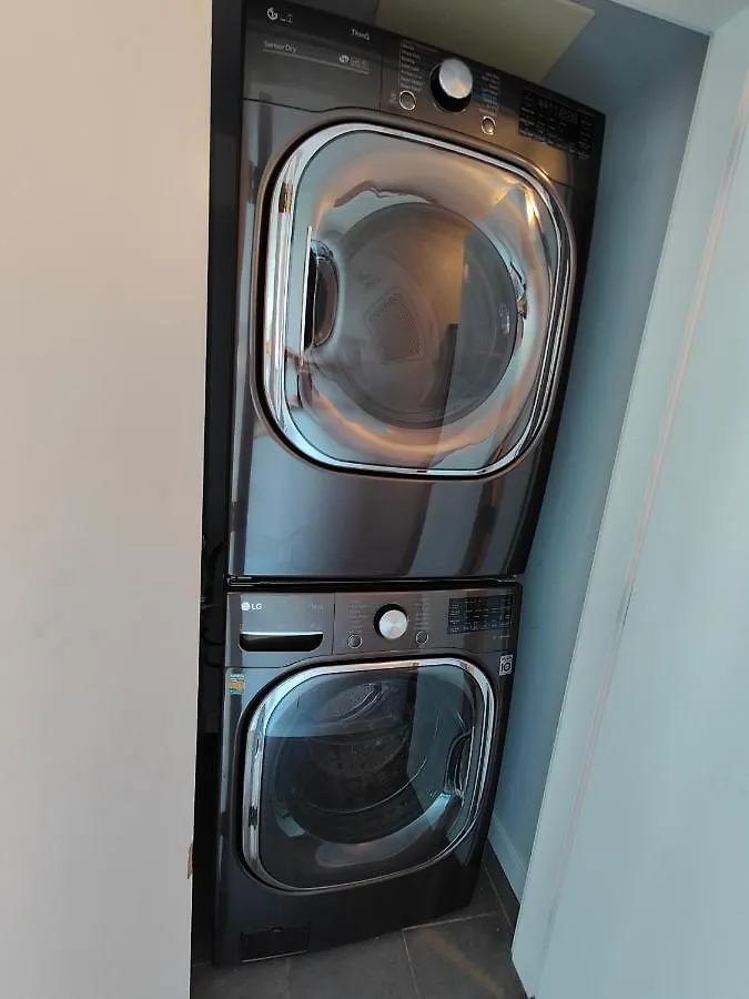 Gardenview Modern Condo With Parking, Gym, Pool, Ac Vancouver 0*,