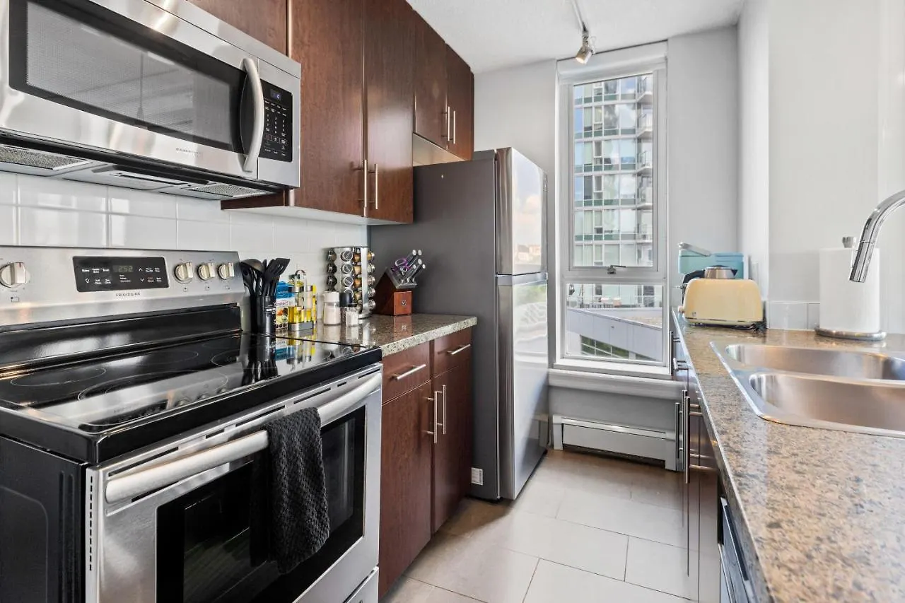 Apartment Gardenview Modern Condo With Parking, Gym, Pool, Ac Vancouver
