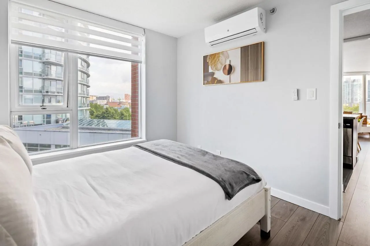 Gardenview Modern Condo With Parking, Gym, Pool, Ac Vancouver Canada