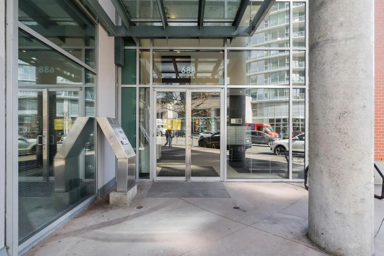 Gardenview Modern Condo With Parking, Gym, Pool, Ac Vancouver 0*,  Canada