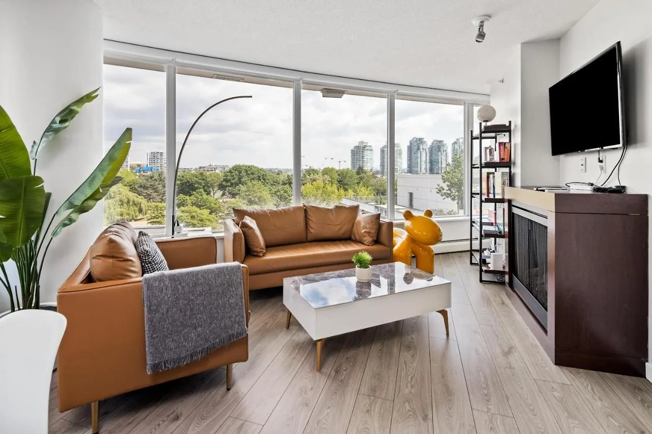 Gardenview Modern Condo With Parking, Gym, Pool, Ac Vancouver Apartment