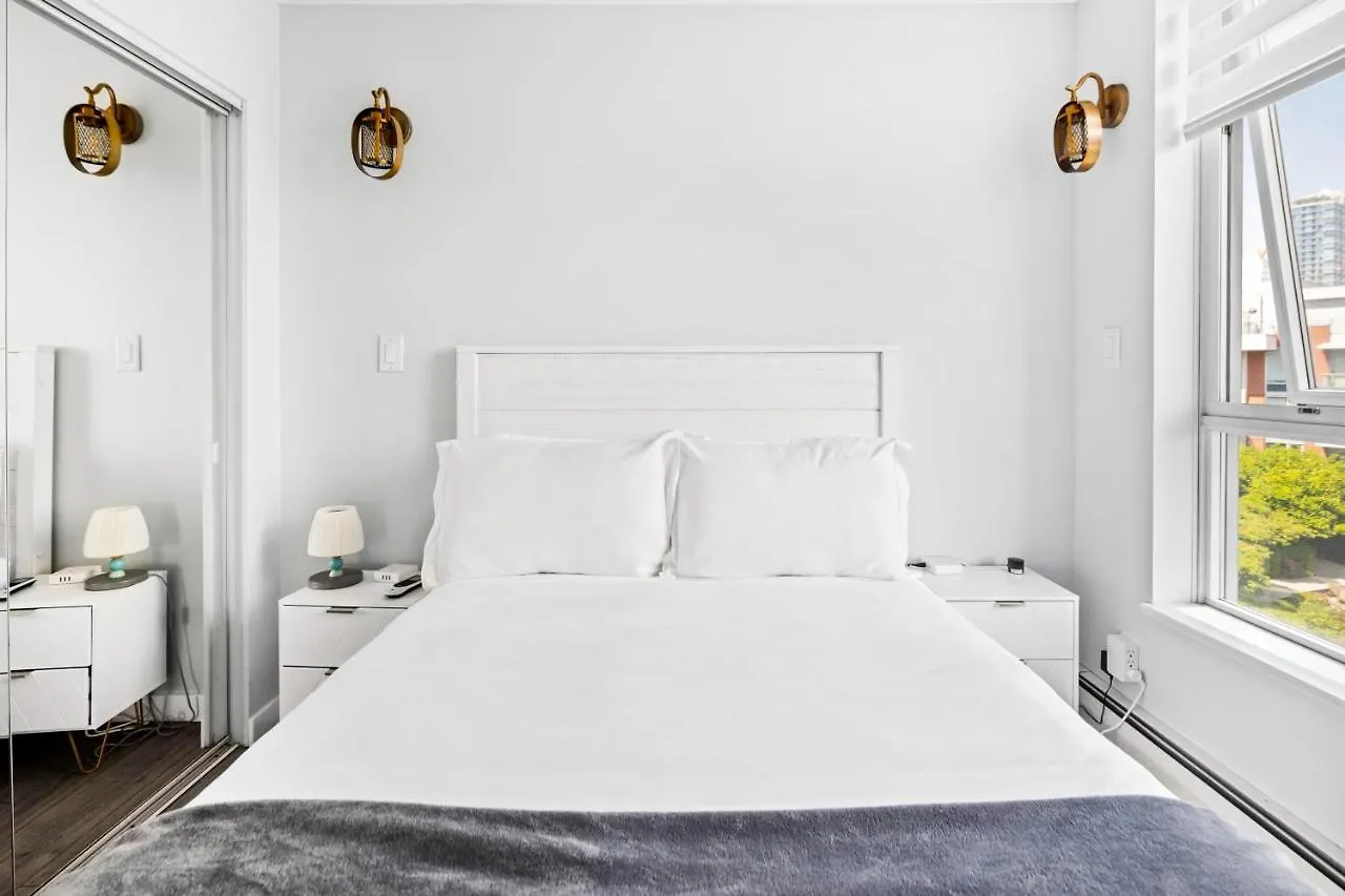 Gardenview Modern Condo With Parking, Gym, Pool, Ac Vancouver