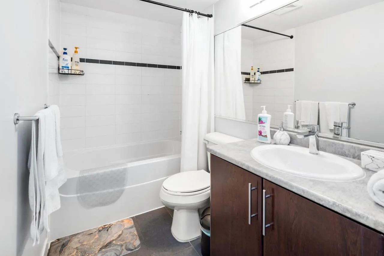 Gardenview Modern Condo With Parking, Gym, Pool, Ac Vancouver