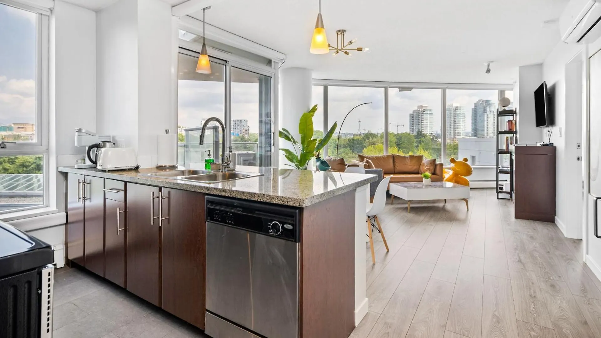 Gardenview Modern Condo With Parking, Gym, Pool, Ac Vancouver 0*,